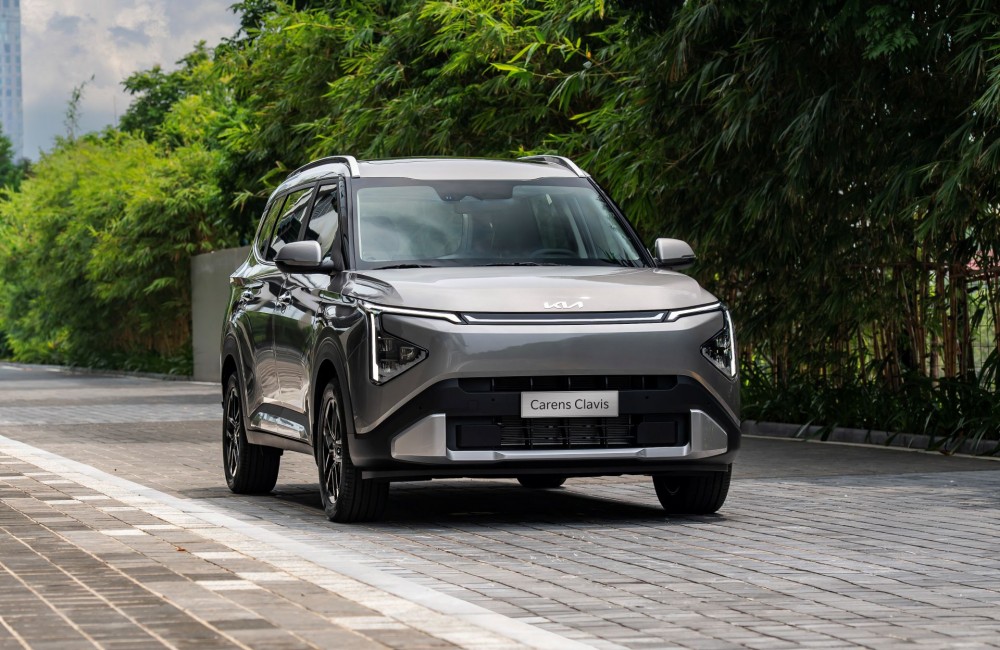 Ngoại thất Kia Carens Clavis