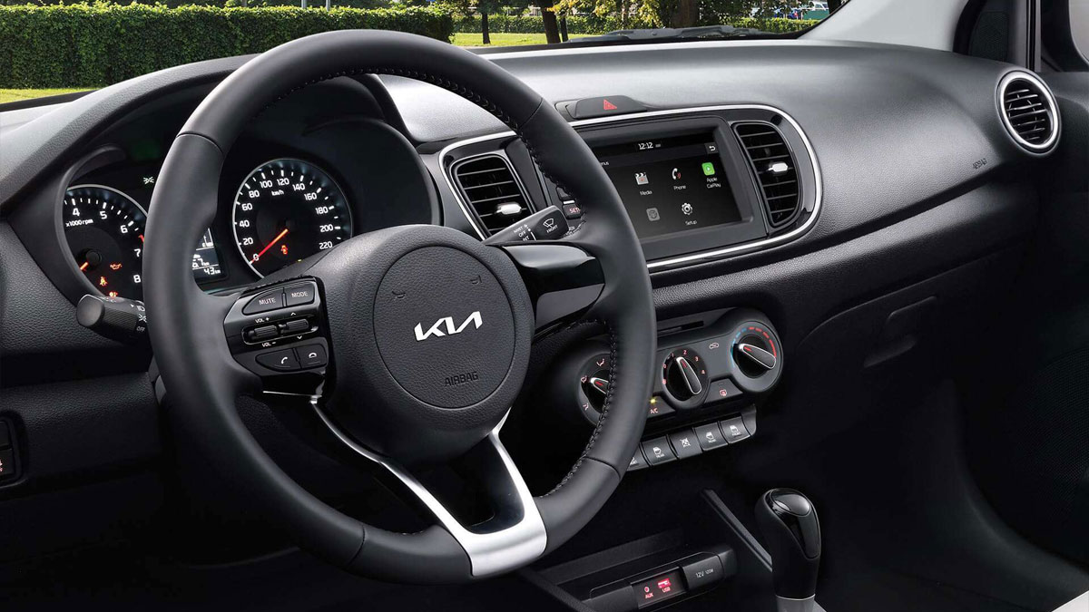 Tay lái và bảng điều khiển Kia Soluto